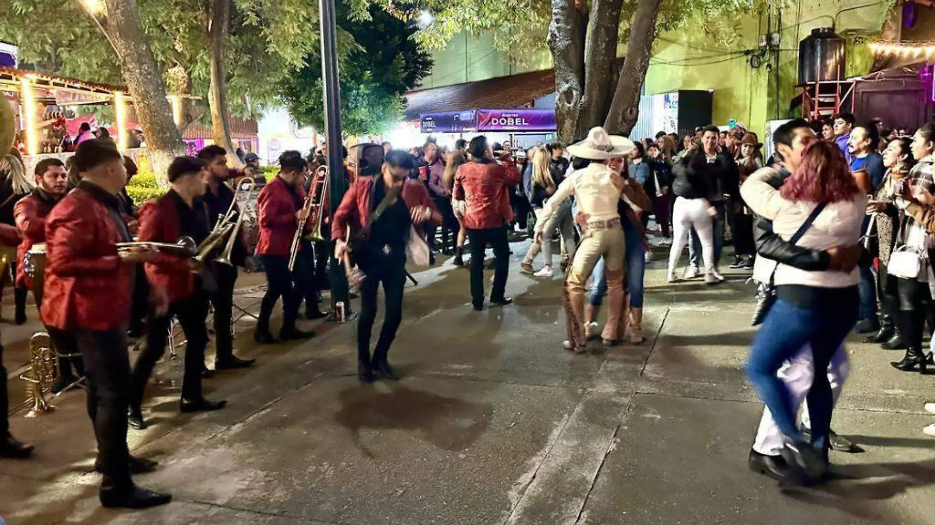 noches de música regional en plazas y jardines de la Feria 3